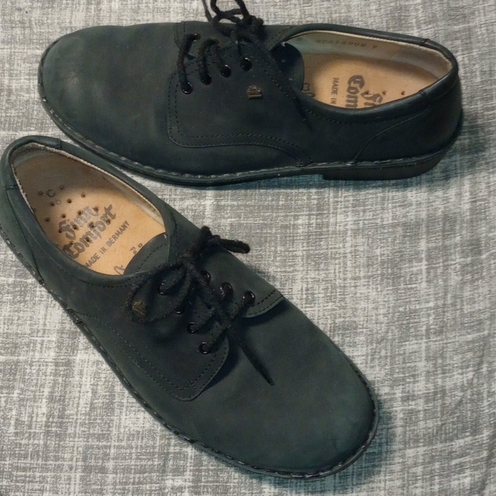 Finn Comfort suede shoes  **LIKE NEW**